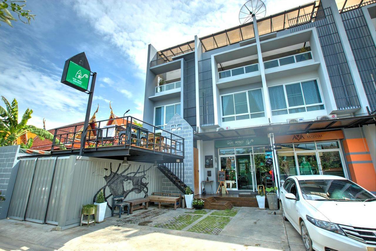 White Monkey Pensión Phetchaburi Exterior foto