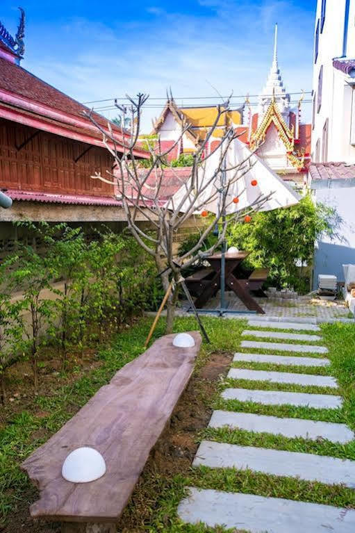 White Monkey Pensión Phetchaburi Exterior foto